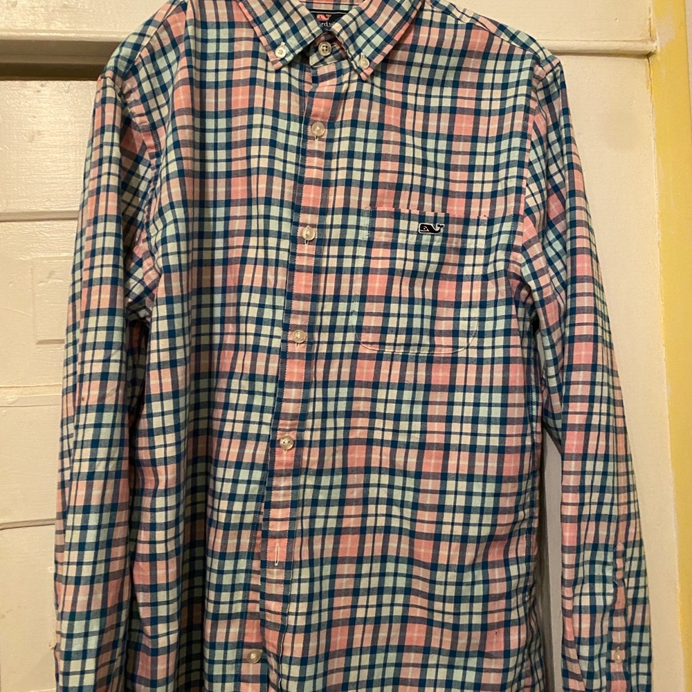 Size small vineyard vines shirt